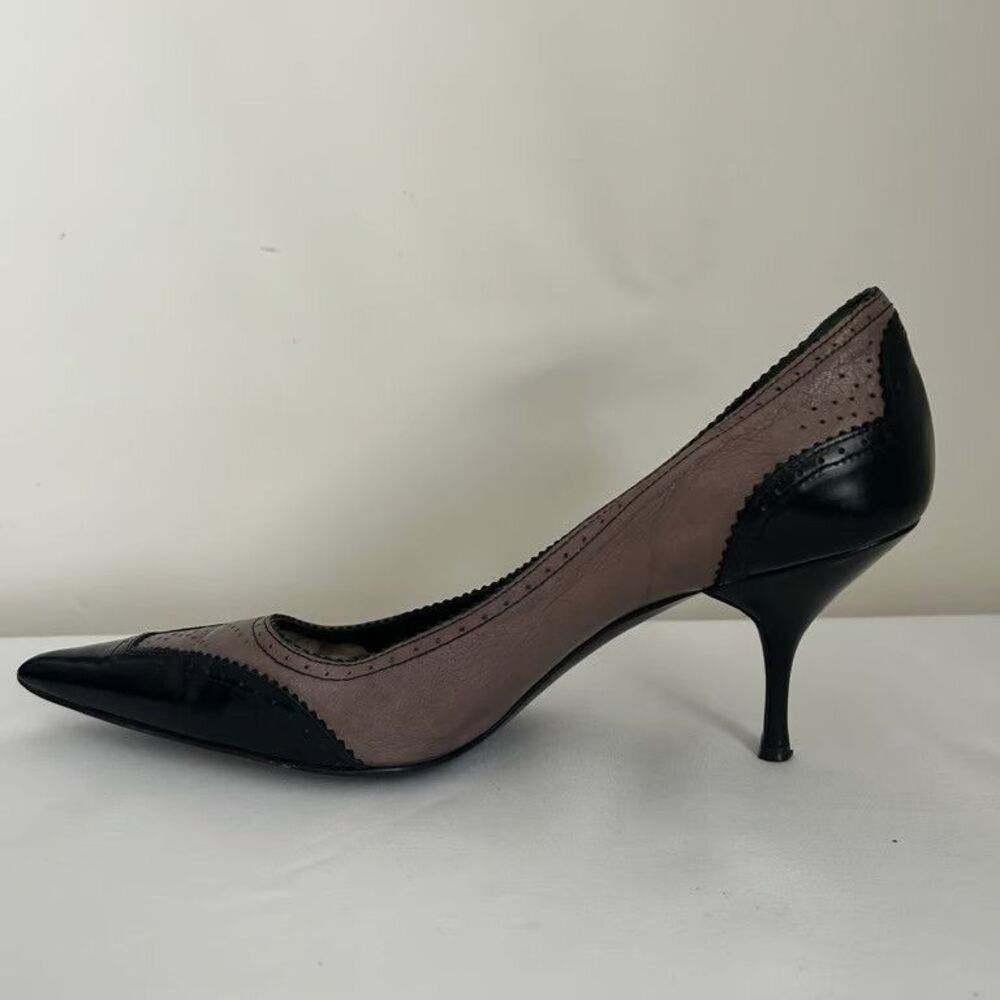 Prada Wingtip Brogue Pumps Heels Black Taupe Leather Pointed Toe Womens 38.5 - Picture 6 of 11